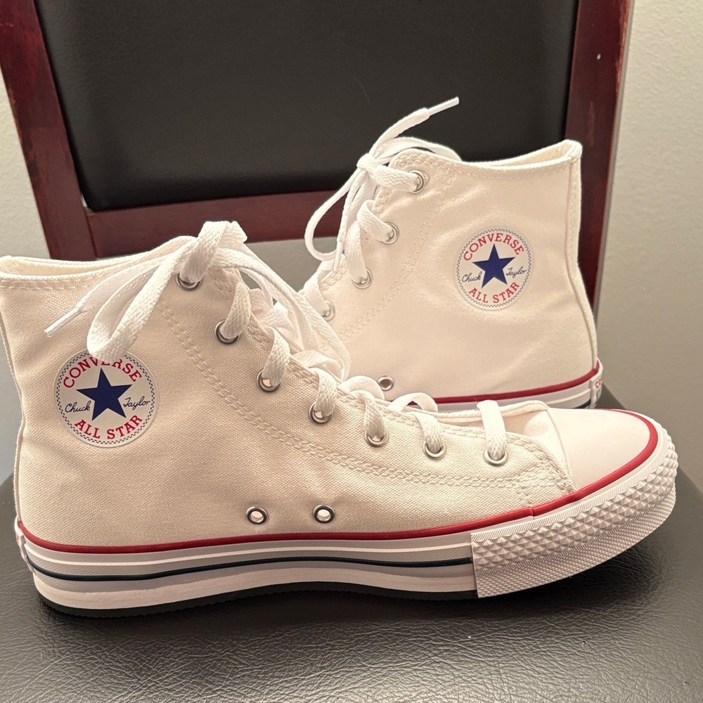 New Men’s Converse All Star Chuck Taylor White Canvas HighTops w/Red Trim Size 7